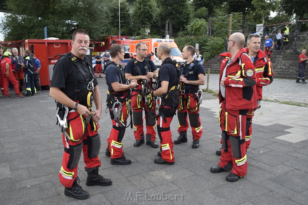 Koelner Seilbahn Gondel blieb haengen Koeln Linksrheinisch P761.JPG - Miklos Laubert